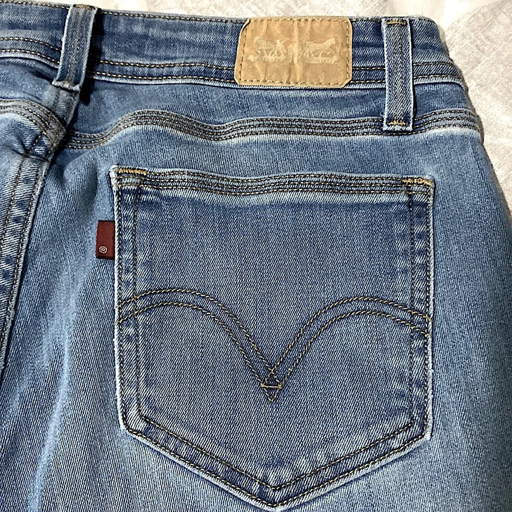 Levi’s Light Wash Flare Jeans - Picture 13 of 15